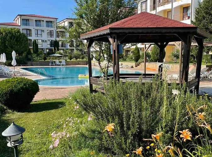 Rutland Sp Апартамент Равда